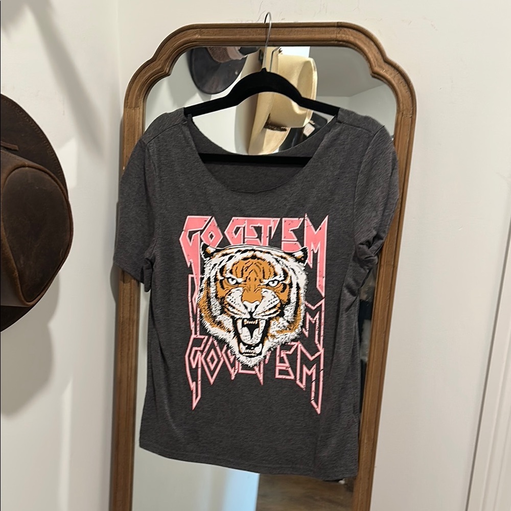 Off shoulder go get ‘em tiger Gray Graphic Tee with Tiger Design